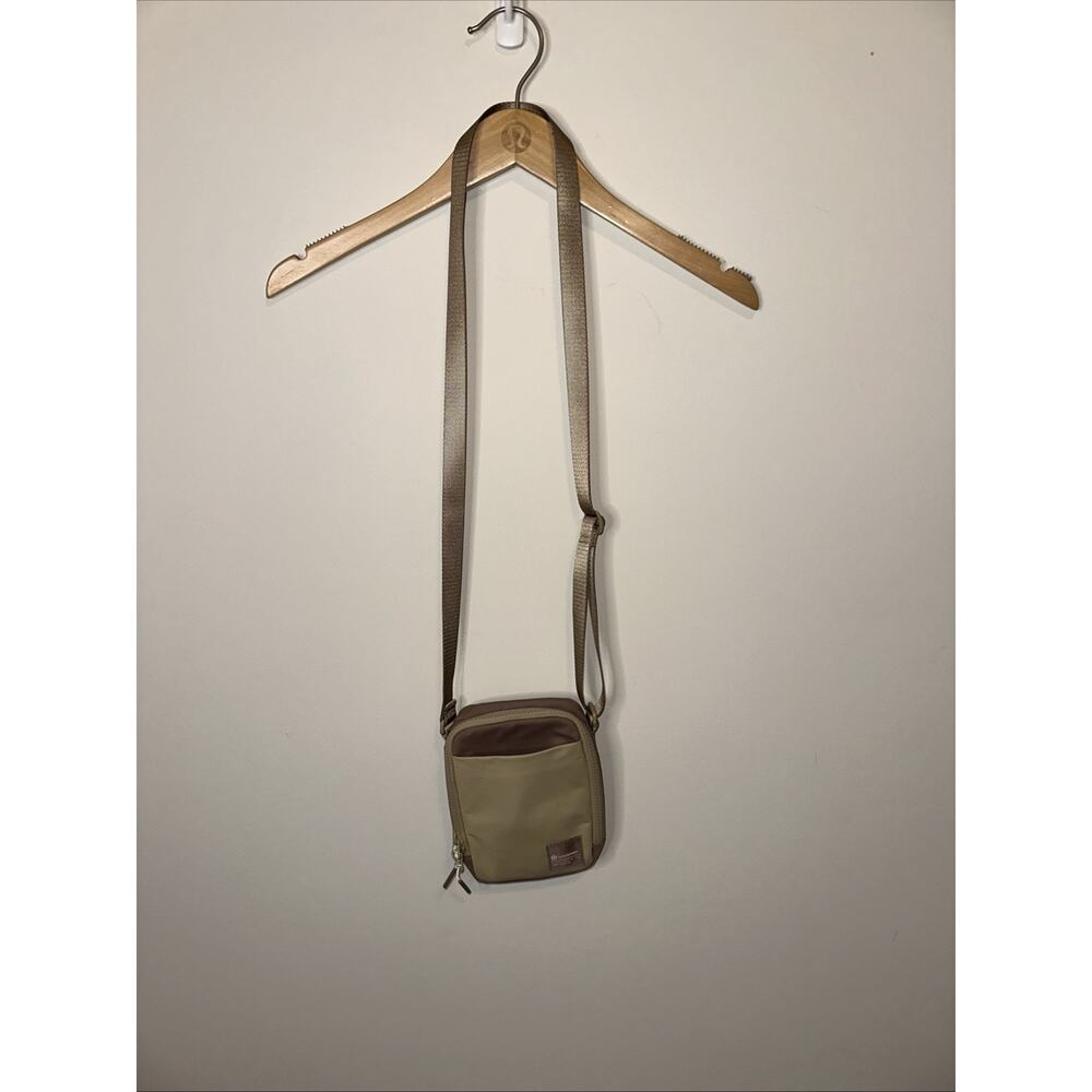 Lululemon Athletica Easy Access Crossbody Bag 1.5L - Tan Brown Combo Crossbody - Picture 3 of 5